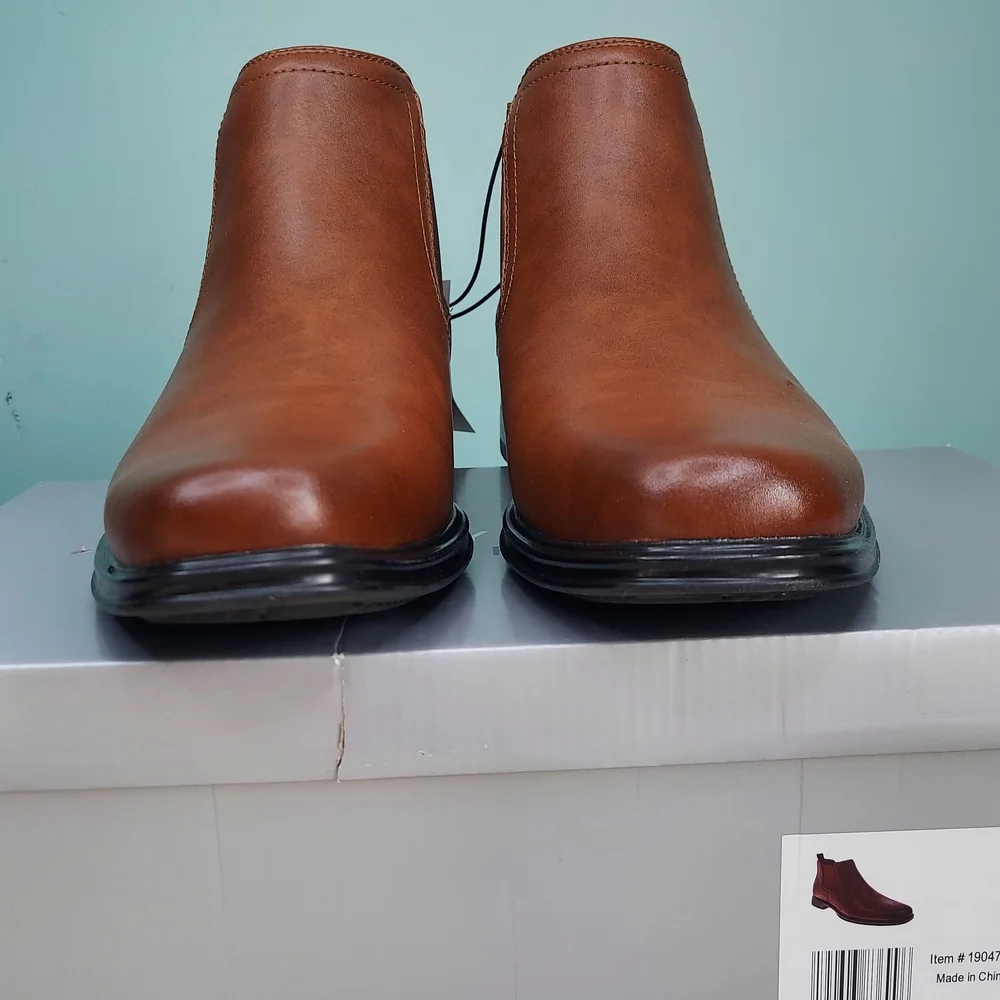 Perry Ellis Brown Leather Chelsea Boots Mens Size 12 NWT Business Casual Neutral